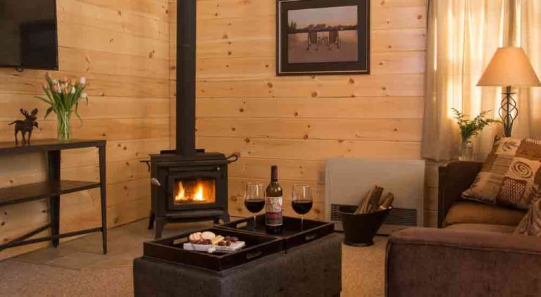 1 bedroom log cabin with woodstove
