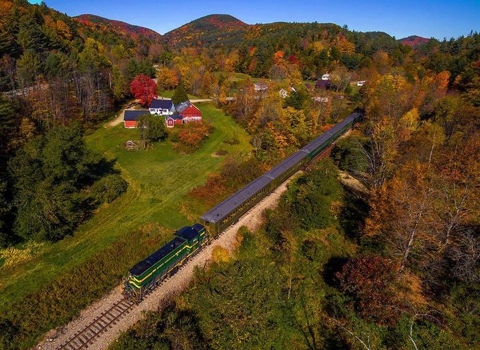 fall foliage vintage train rides in vermont